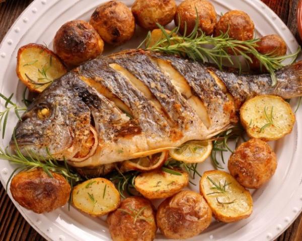 طريقة عمل سمك مشوي في الفرن